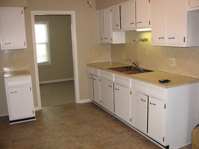 Building Photo - 531 Eddie Ln