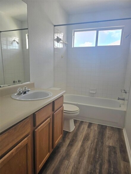 Building Photo - 2837 Southampton Way
