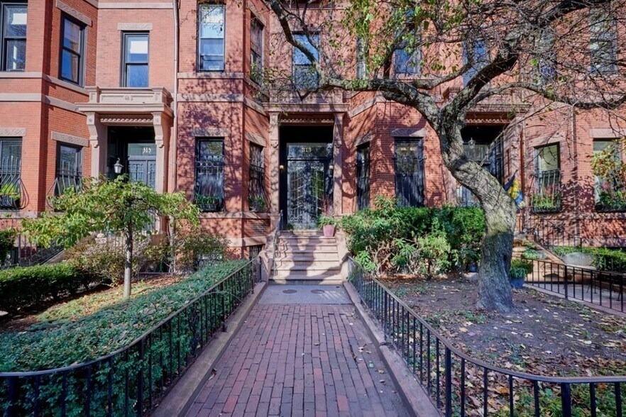 Building Photo - 313 Marlborough St