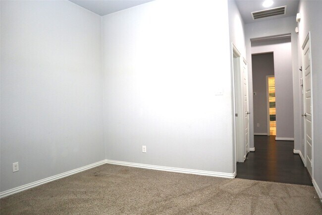 Building Photo - 4553 New Country Dr