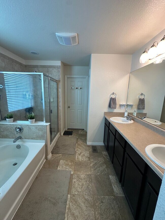 Building Photo - Spacious 5-Bedroom Smart Home Near Peterso...