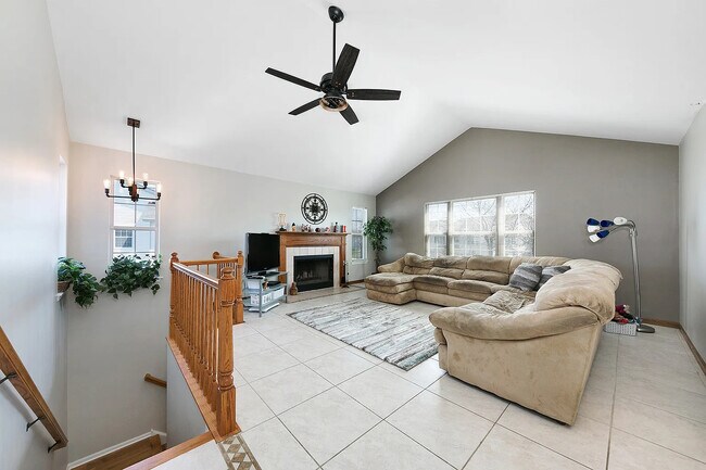 Building Photo - 2544 Dickens Dr