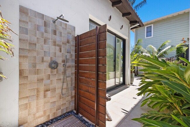 Building Photo - 227 Neptune Ave