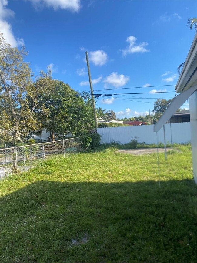 Building Photo - 1070 NW 147th St