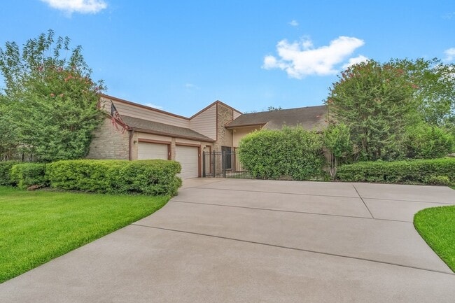 Primary Photo - 10919 Paulwood Dr