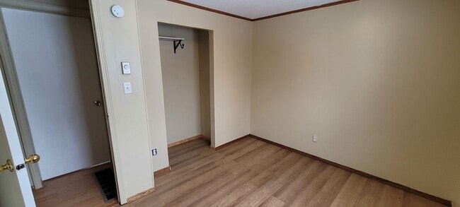 Building Photo - Spacious 4 Bedroom home