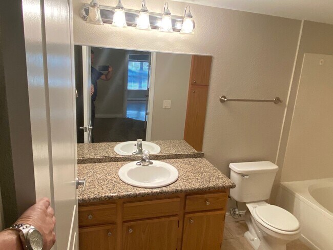 Building Photo - SW!! First floor unit with Balcony!! Gated!! Clubhouse!!  Community pool!! Spa!! Exercise Room!! ...