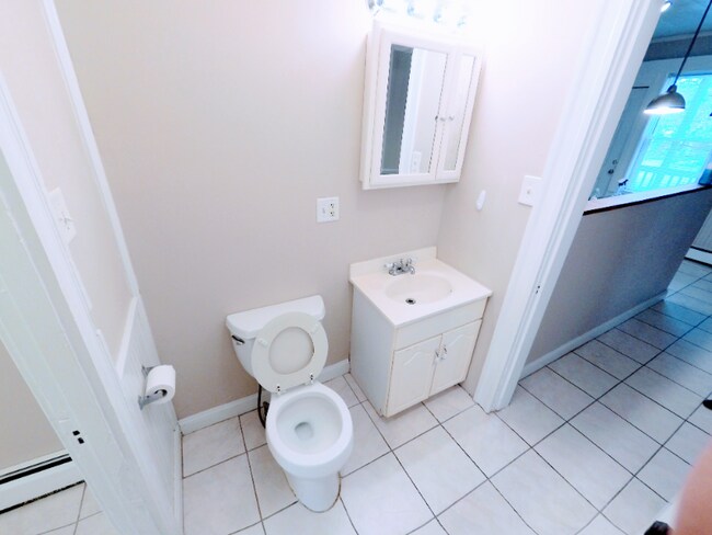 Building Photo - 862-864-864 Riverside Dr