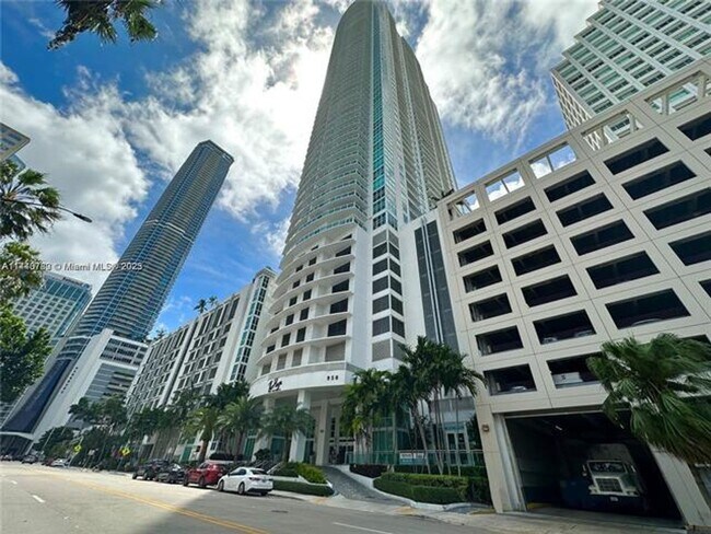 Building Photo - 950 Brickell Bay Dr