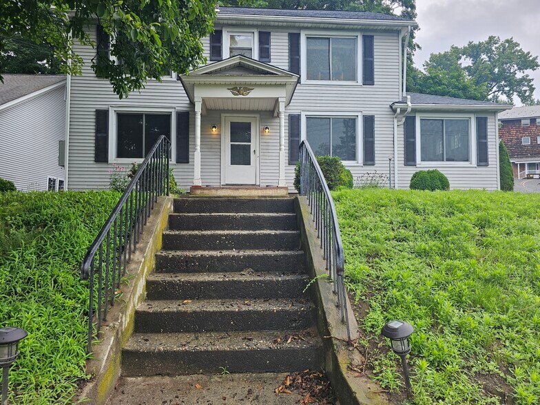 Building Photo - 53 Grove St