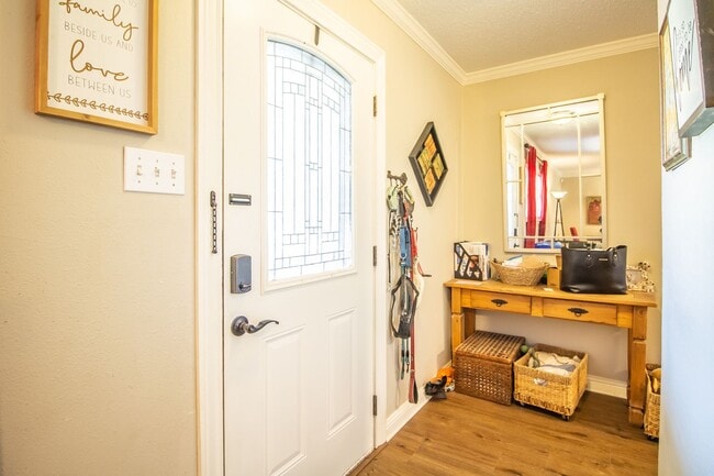 Building Photo - Great 3 bedroom 2 bathroom house in fantastic Location!