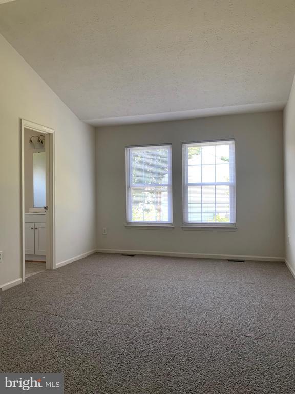 Building Photo - 11149 Thornberry Ct