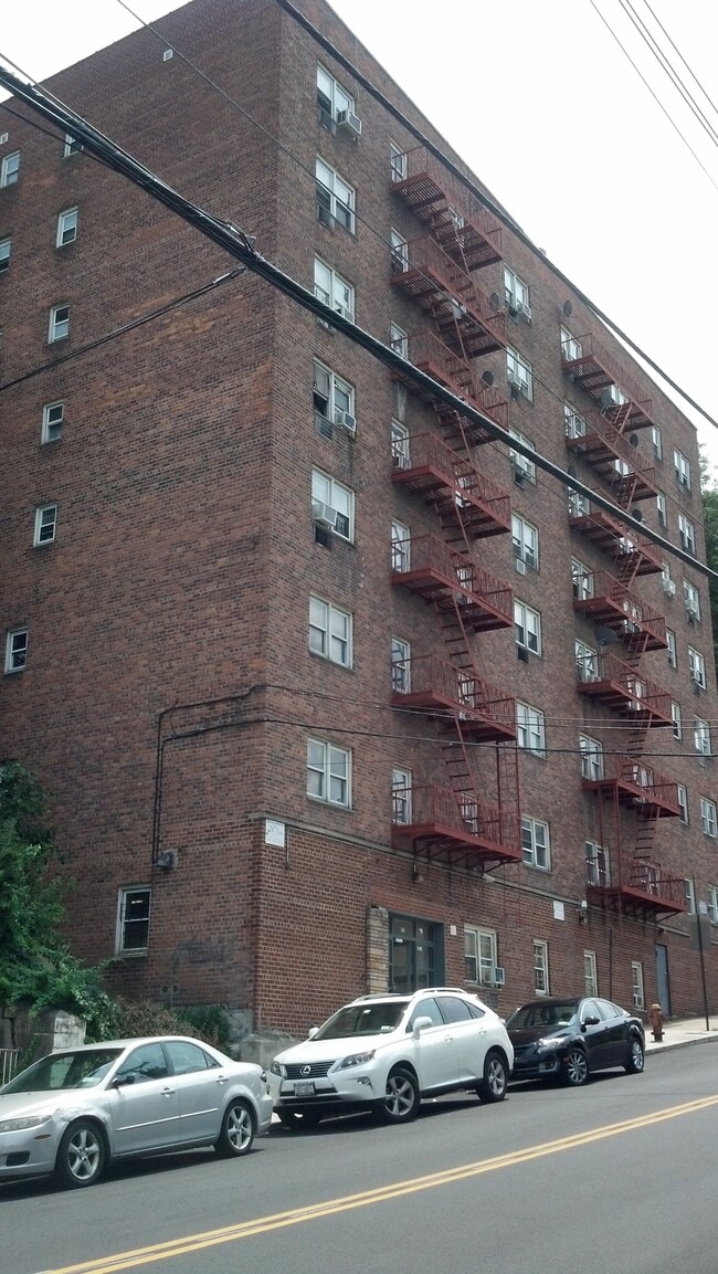 622 Van Cortlandt Park Ave 622 Van Cortlandt Park Ave Yonkers NY