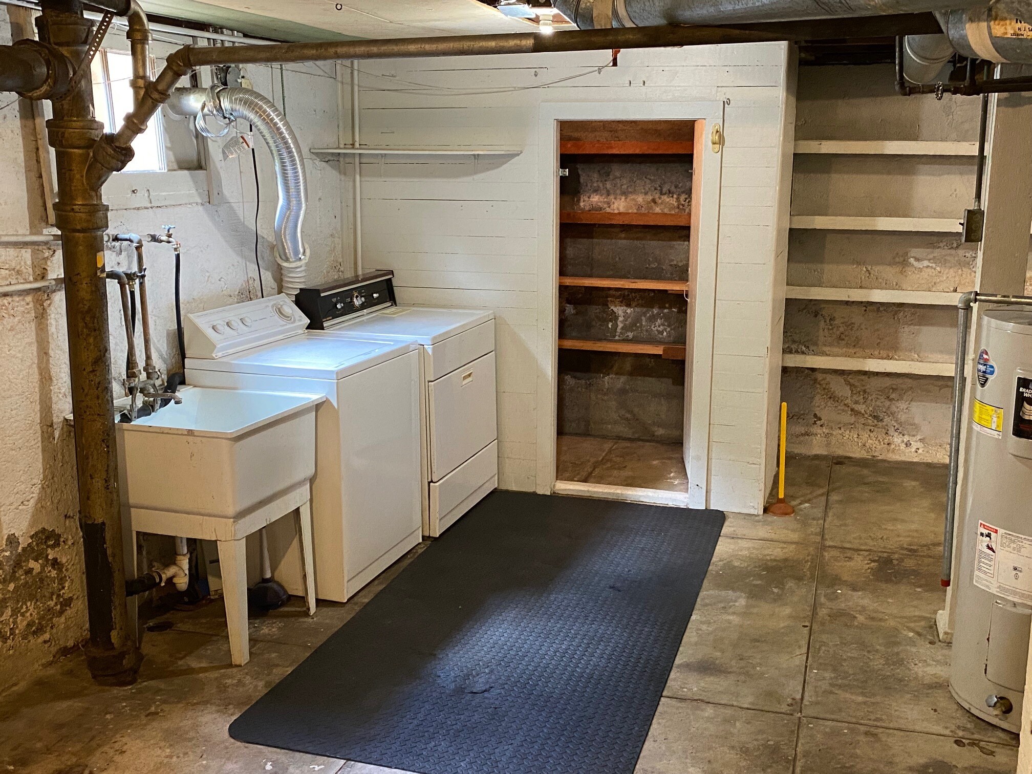 Basement with Washer and Dryer - 5327 N Bowdoin St