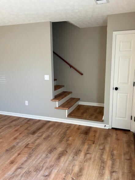 Building Photo - 254 Marcellus Dr