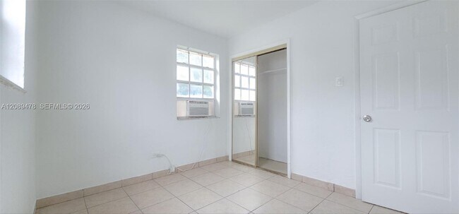Building Photo - 2332 NW 14th Ct