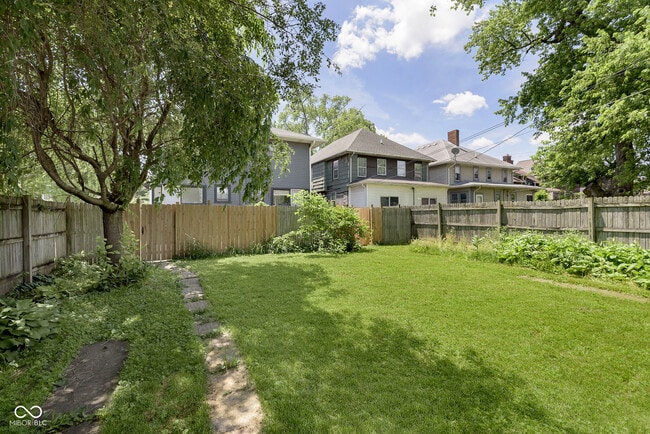 Building Photo - 1432 Sturm Ave