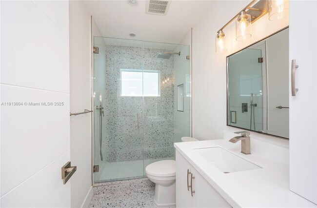 Building Photo - 636 Malaga Ave