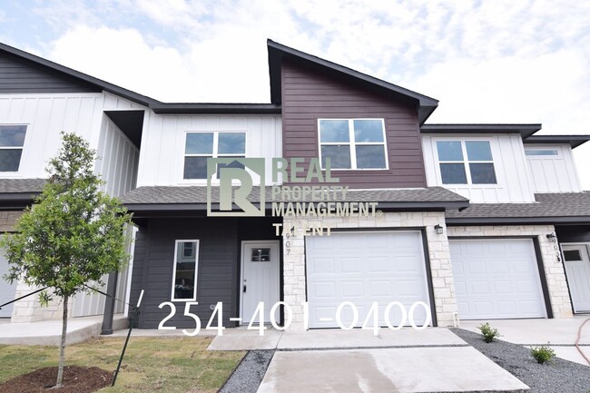 Building Photo - DISCOUNT RENT!!! Bedroom, 2.5 Bath/.5bath ...