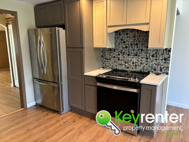 Building Photo - Gorgeous 3Bed/2Bath In the Heart of Tacoma!