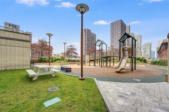 Building Photo - 88 Morgan St