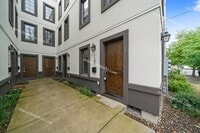 Building Photo - Light & Bright 2 Bedroom Townhome Apartment in the heart of Ladd's Addition - Pet Friendly with W...
