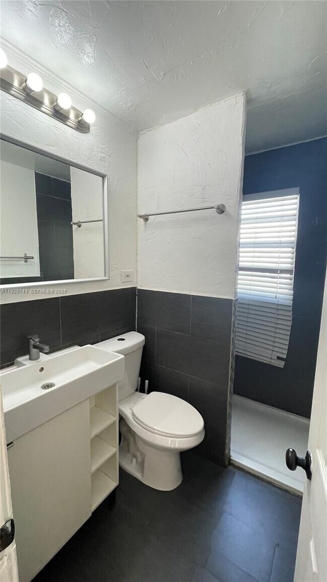 Building Photo - 1857 Buchanan St