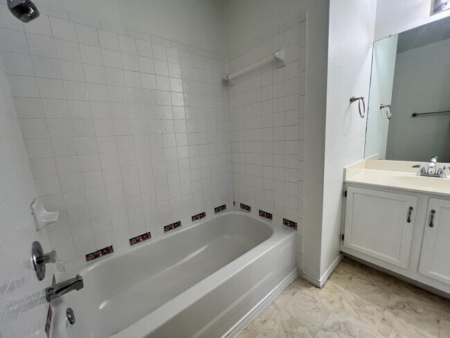 Building Photo - 8607 Cretys Cove