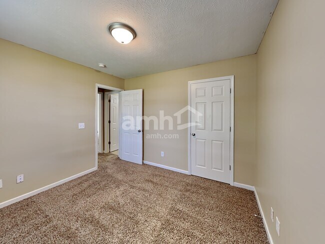 Building Photo - 115 Crenshaw Dr