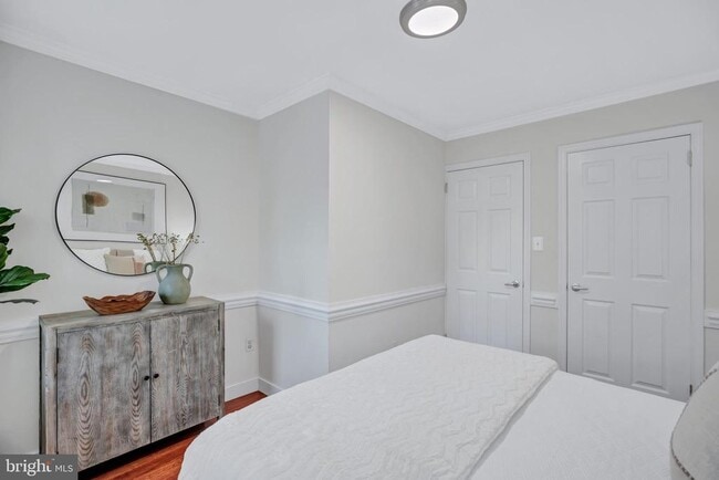 Building Photo - 1437 Duke St