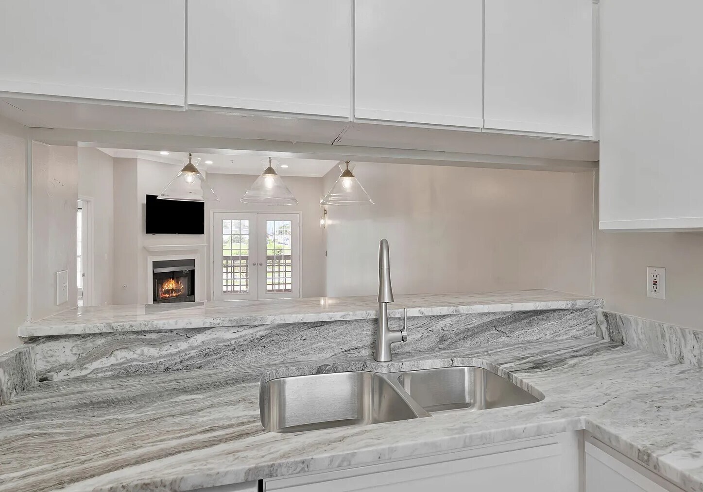 Kitchen - 145 W End Pl