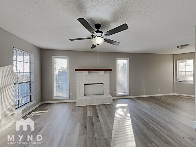 Building Photo - 629 Bennett Dr