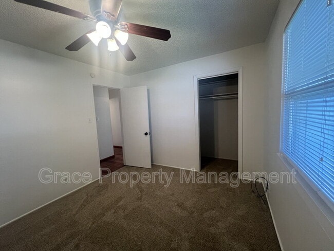 Building Photo - 8910 Hoyt Dr