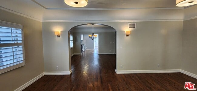 Building Photo - 1024 Cloverdale Ave