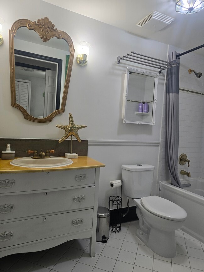 Building Photo - 1922 Garfield St