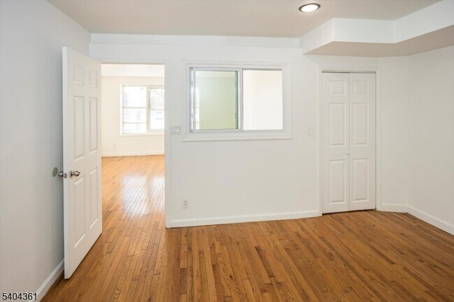 Building Photo - 29 William St