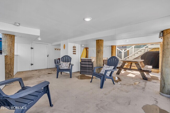 Building Photo - 101 W Cove Way