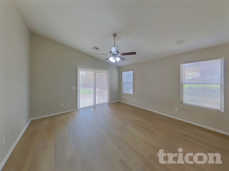 Building Photo - 8405 S 50th Ln