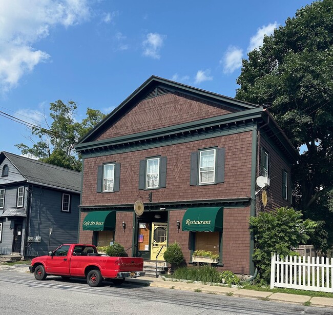 Primary Photo - 152 Church St