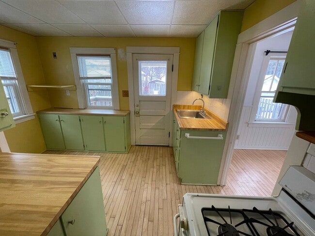 Building Photo - Unique Rental Home