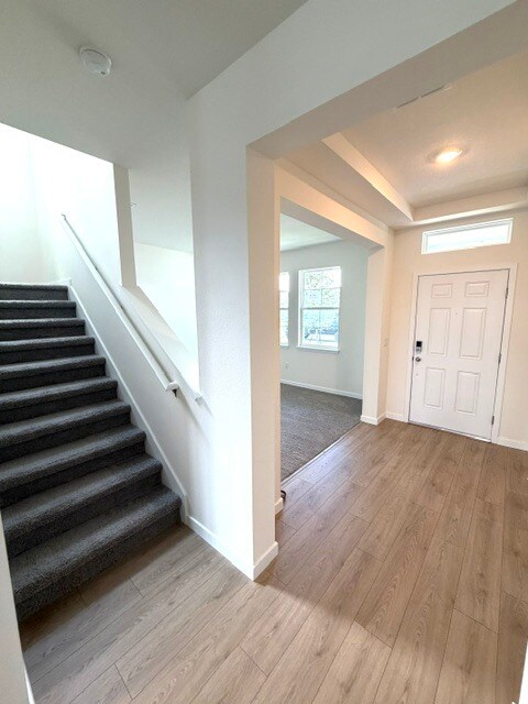 Building Photo - 322 Bracer Way