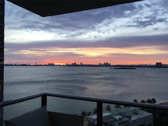 Building Photo - 650 NE 32nd St