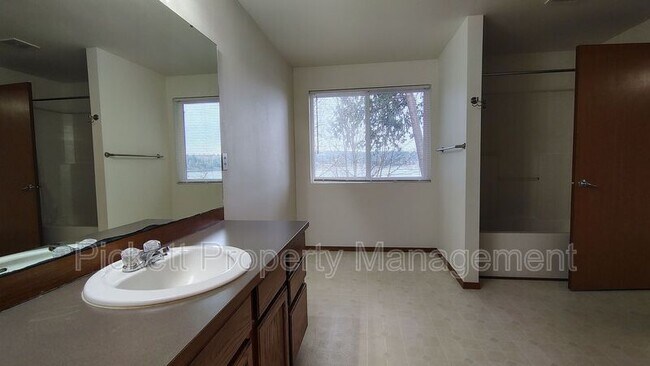 Building Photo - 28802 WA-104