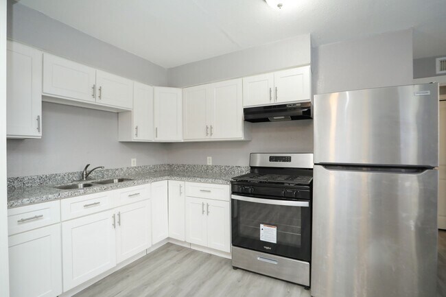 Building Photo - 8127 Colonial Ln