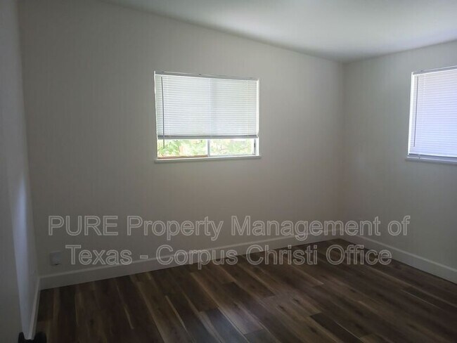 Building Photo - 730 Bradshaw Dr