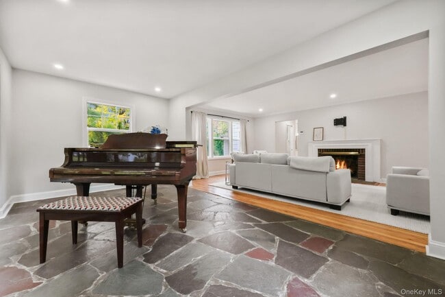 Building Photo - 790 Hardscrabble Rd