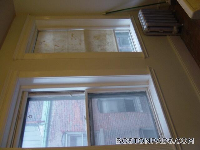 Building Photo - 137 Park Dr