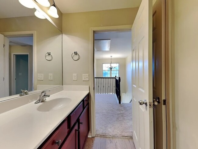 Building Photo - 2064 Hydrangea Ln
