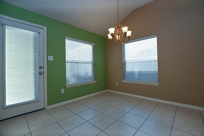 Building Photo - 2123 Castle Gardens Ln