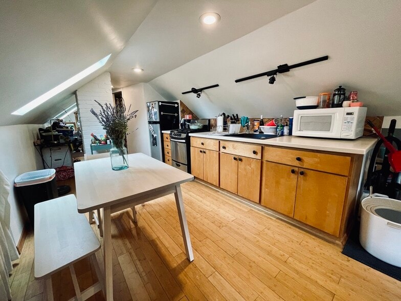 Building Photo - 1701 Taylor St NE